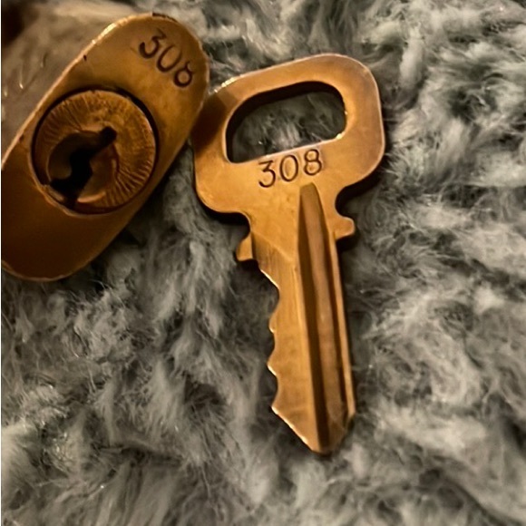 Authentic #308 LV Padlock and key - Picture 4 of 4